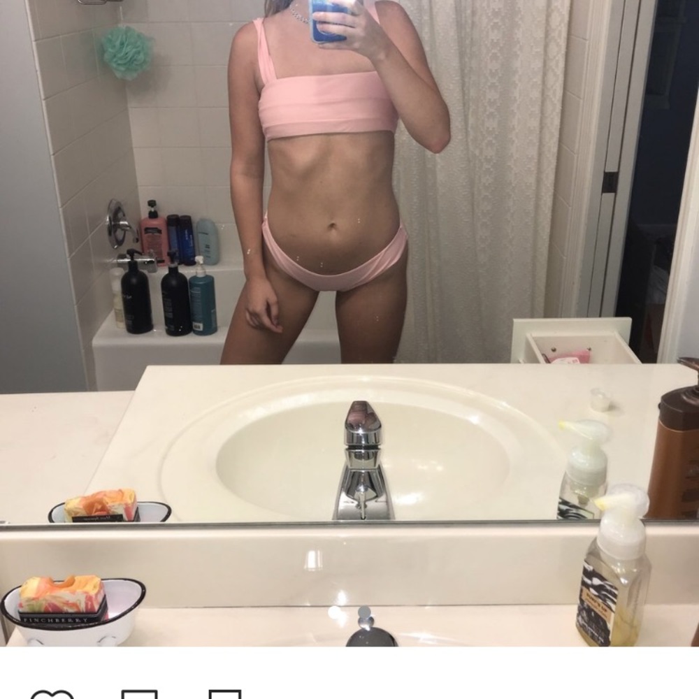 bikini - Picture 2 of 2